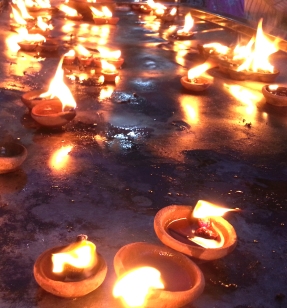 Lightening lights in the Kapaleeswarar Temple